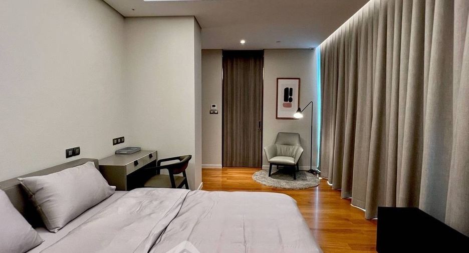 For rent 2 bedrooms condo in Pathum Wan, Bangkok