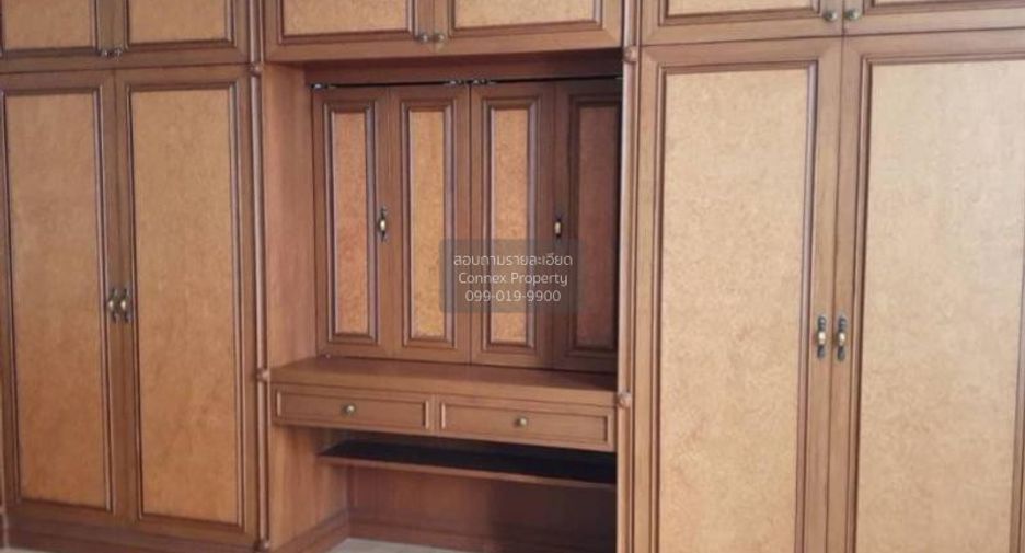 For rent 3 bedrooms condo in Pathum Wan, Bangkok