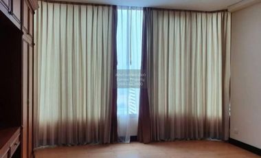 For rent 3 bedrooms condo in Pathum Wan, Bangkok