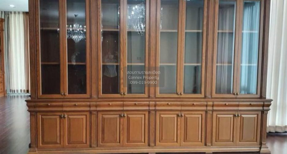 For rent 3 bedrooms condo in Pathum Wan, Bangkok