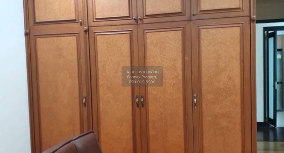 For rent 3 bedrooms condo in Pathum Wan, Bangkok