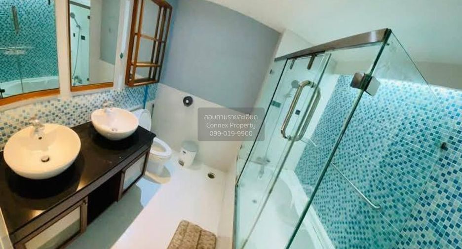 For rent 2 bedrooms condo in Phra Khanong, Bangkok