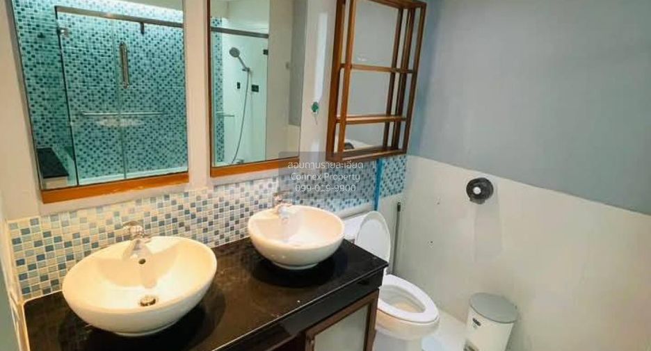 For rent 2 bedrooms condo in Phra Khanong, Bangkok