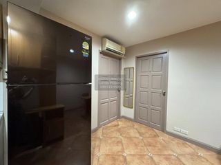 For rent 2 bedrooms condo in Bang Rak, Bangkok
