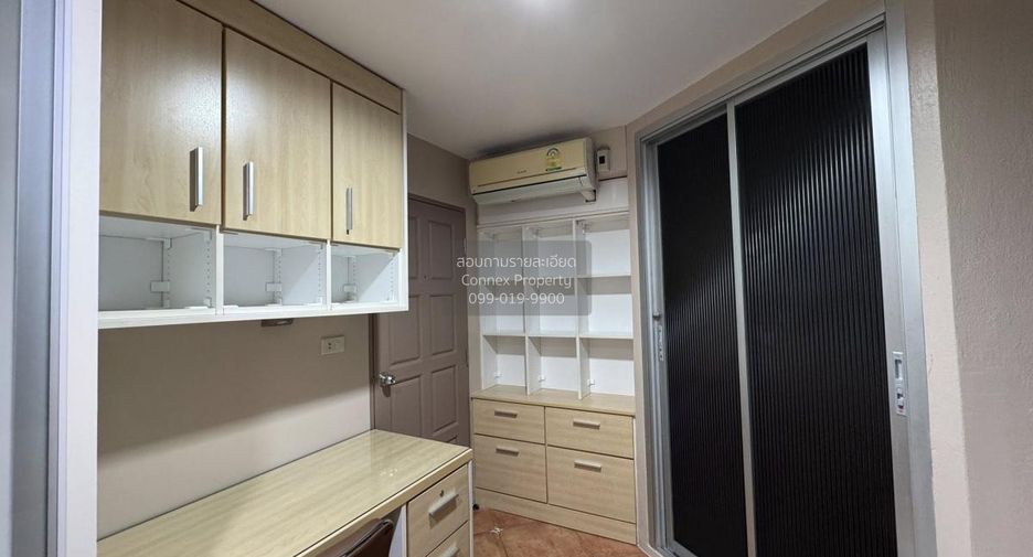 For rent 2 bedrooms condo in Bang Rak, Bangkok