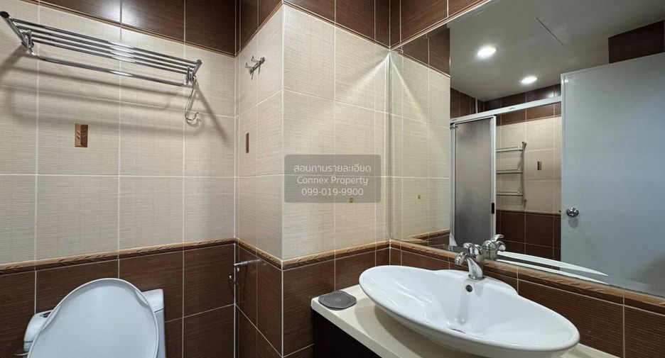 For rent 2 bedrooms condo in Bang Rak, Bangkok