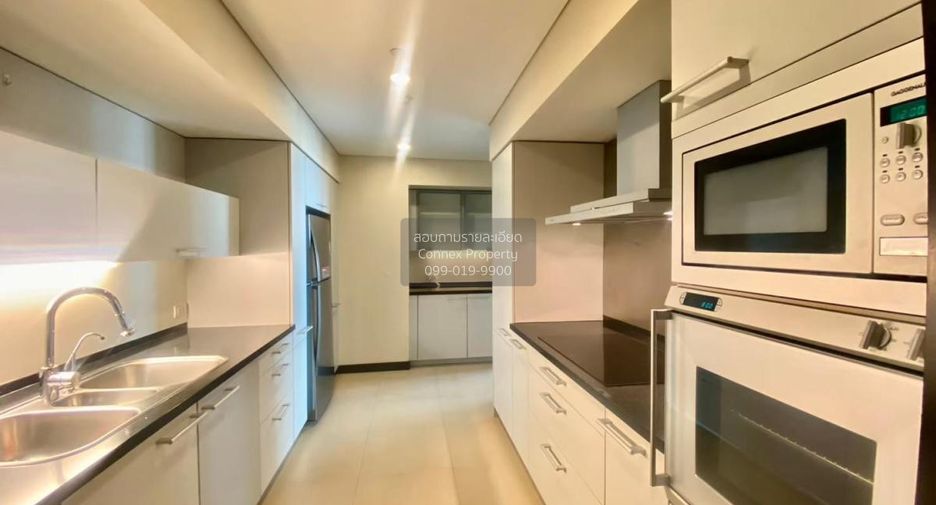 For rent 4 bedrooms condo in Pathum Wan, Bangkok