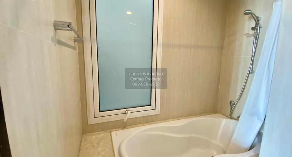 For rent 4 bedrooms condo in Pathum Wan, Bangkok