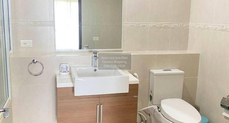 For rent 3 bedrooms condo in Khlong Toei, Bangkok