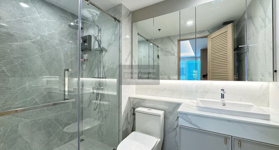 For rent 3 bedrooms condo in Khlong Toei, Bangkok