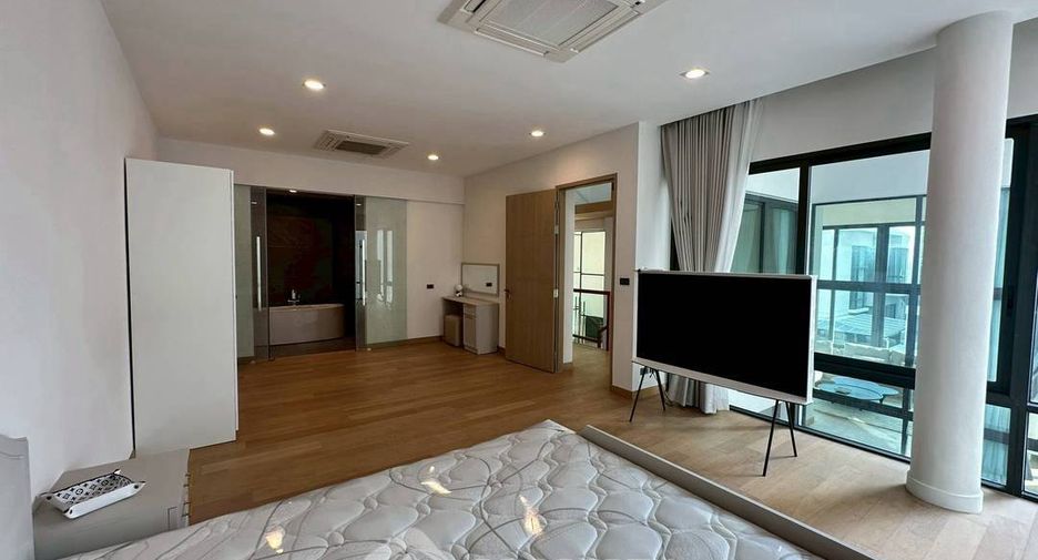 For sale 3 bedrooms house in Wang Thonglang, Bangkok