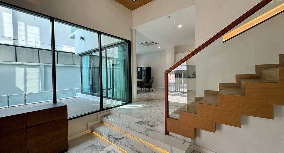 For sale 3 bedrooms house in Wang Thonglang, Bangkok