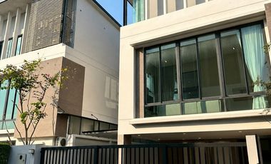 For sale 3 bedrooms house in Wang Thonglang, Bangkok