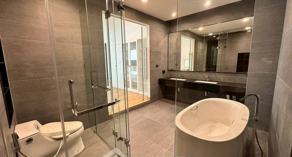 For sale 3 bedrooms house in Wang Thonglang, Bangkok