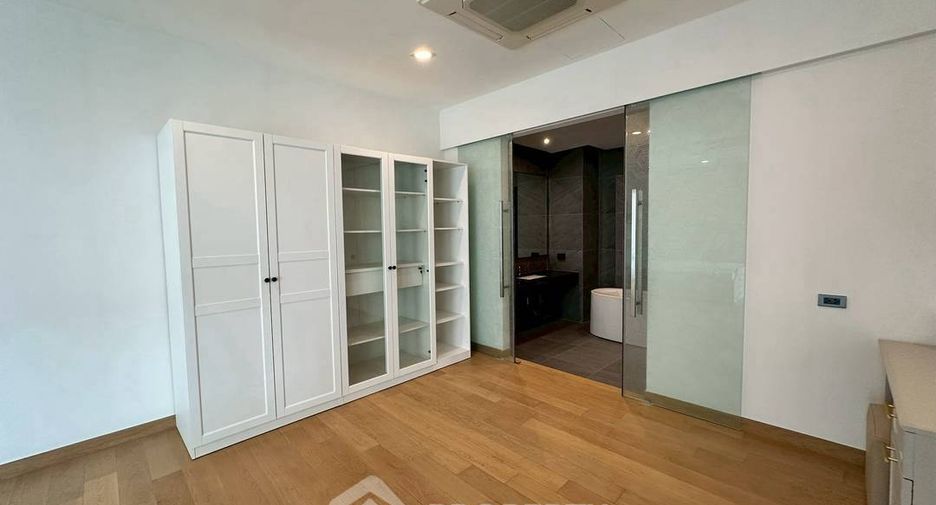 For sale 3 bedrooms house in Wang Thonglang, Bangkok