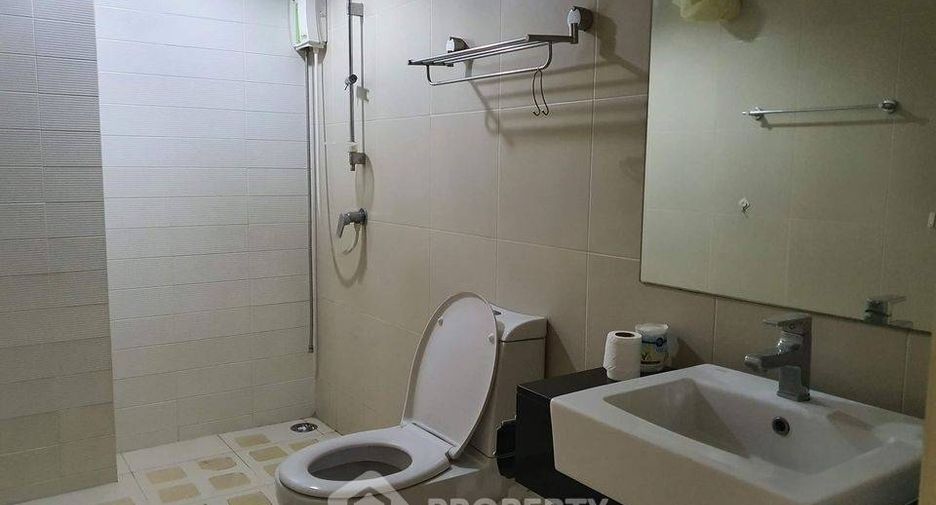 Wohnung zur Miete und zum Kauf mit 3 Zimmer in Huai Khwang, Bangkok