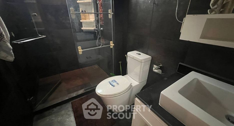 For rent 2 bedrooms condo in Watthana, Bangkok