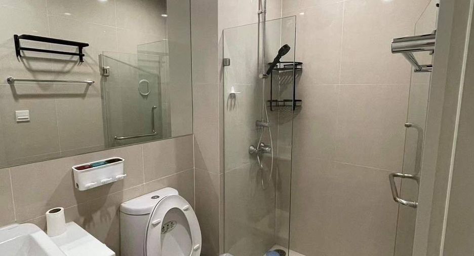 Condo en alquiler de 2 habitaciones en Huai Khwang, Bangkok