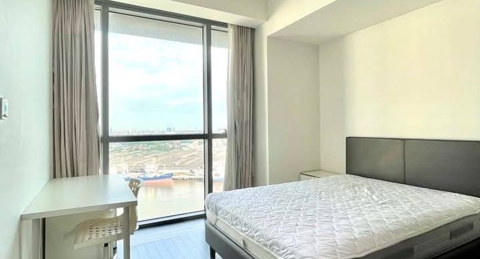 À louer 3 chambres condo à Yan Nawa, Bangkok