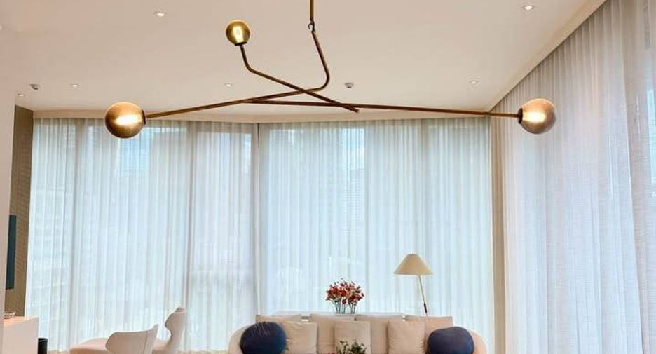 For rent 2 bedrooms condo in Pathum Wan, Bangkok