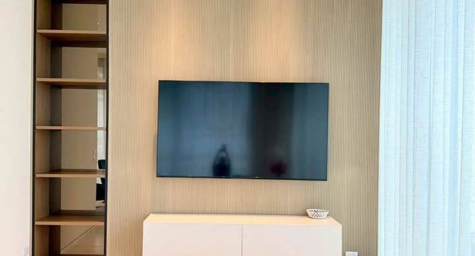 For rent 2 bedrooms condo in Pathum Wan, Bangkok