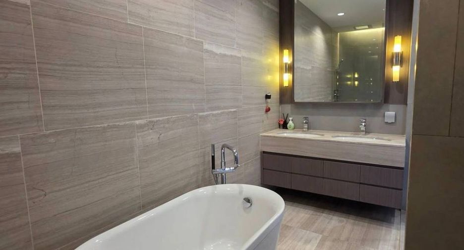 For rent 3 bedrooms condo in Sathon, Bangkok