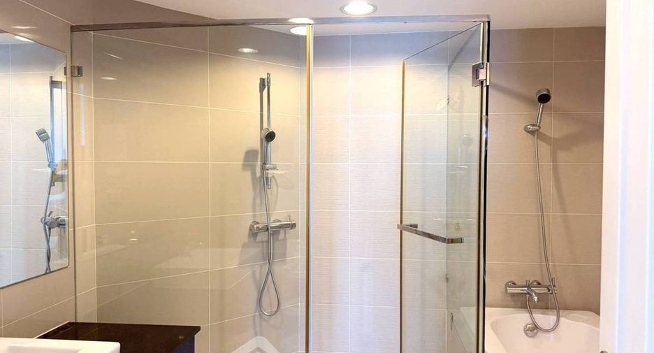 For rent 2 bedrooms condo in Huai Khwang, Bangkok