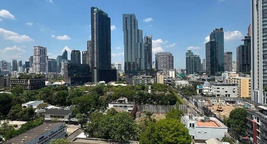 For rent 1 bed condo in Khlong Toei, Bangkok