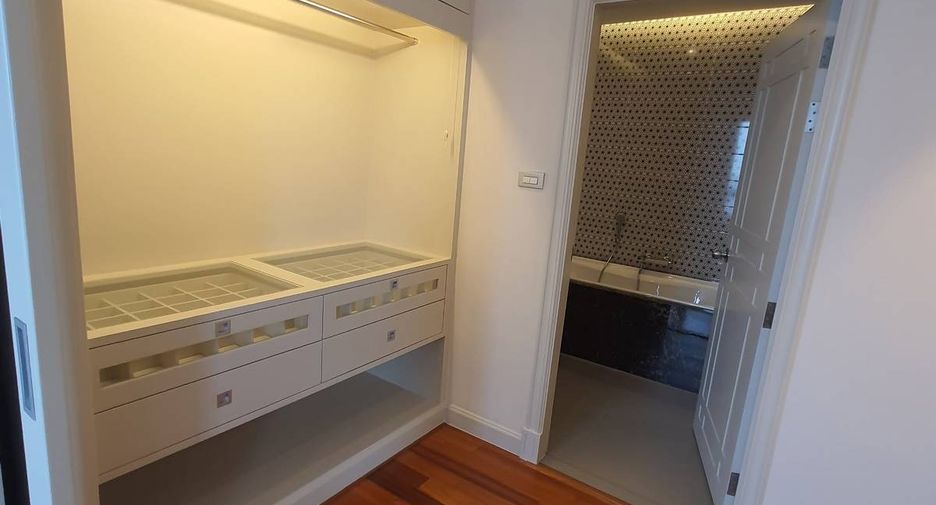 Condo en alquiler de 3 habitaciones en Bang Kapi, Bangkok