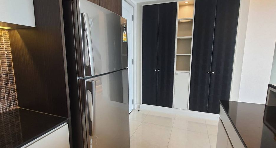 Condo en alquiler de 3 habitaciones en Bang Kapi, Bangkok