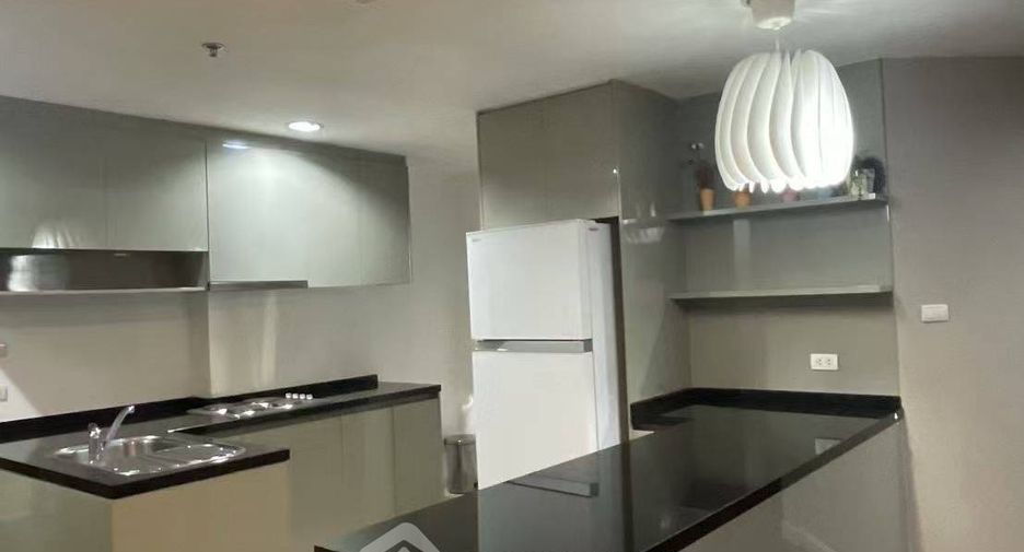 For rent 2 bedrooms condo in Huai Khwang, Bangkok