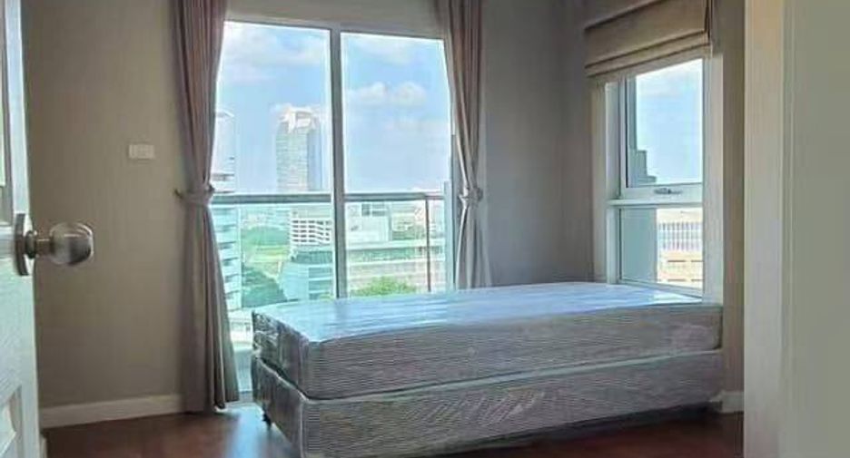 For rent 2 bedrooms condo in Huai Khwang, Bangkok