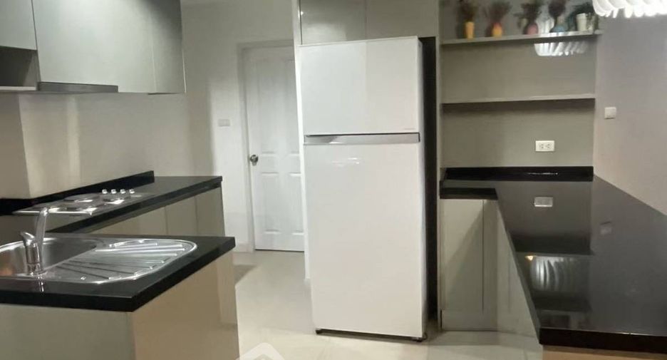 For rent 2 bedrooms condo in Huai Khwang, Bangkok