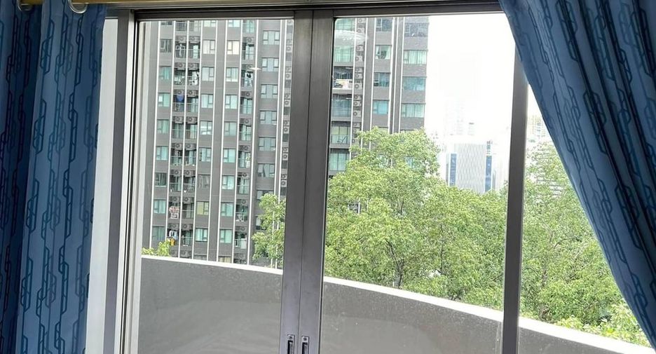 For rent 2 bedrooms condo in Watthana, Bangkok