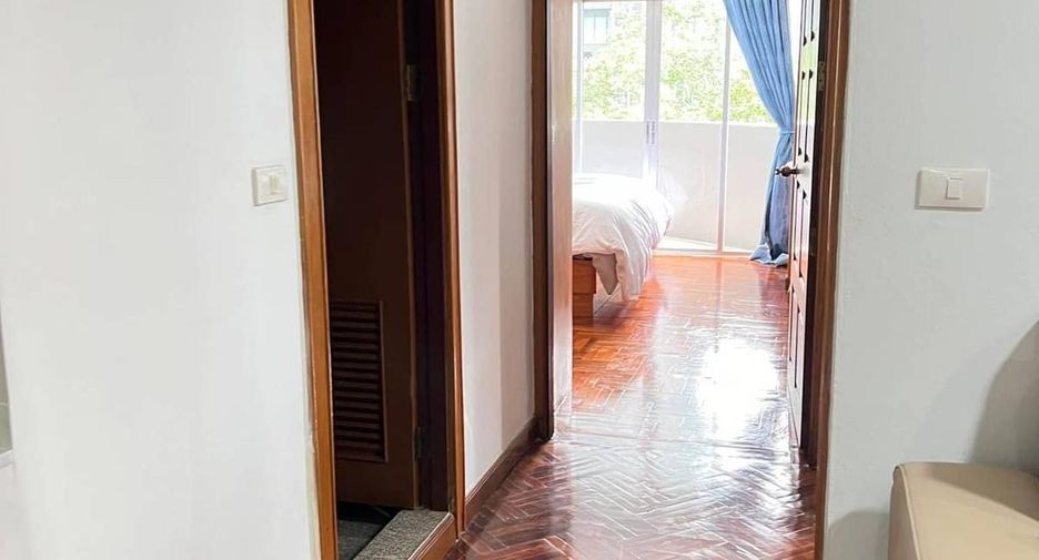 For rent 2 bedrooms condo in Watthana, Bangkok