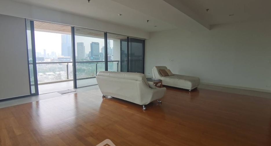 For rent 2 bedrooms condo in Pathum Wan, Bangkok