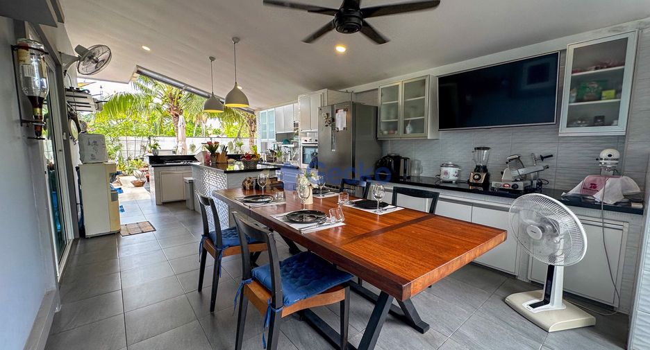 Casa en alquiler y en venta de 3 habitaciones en Bang Lamung, Chonburi