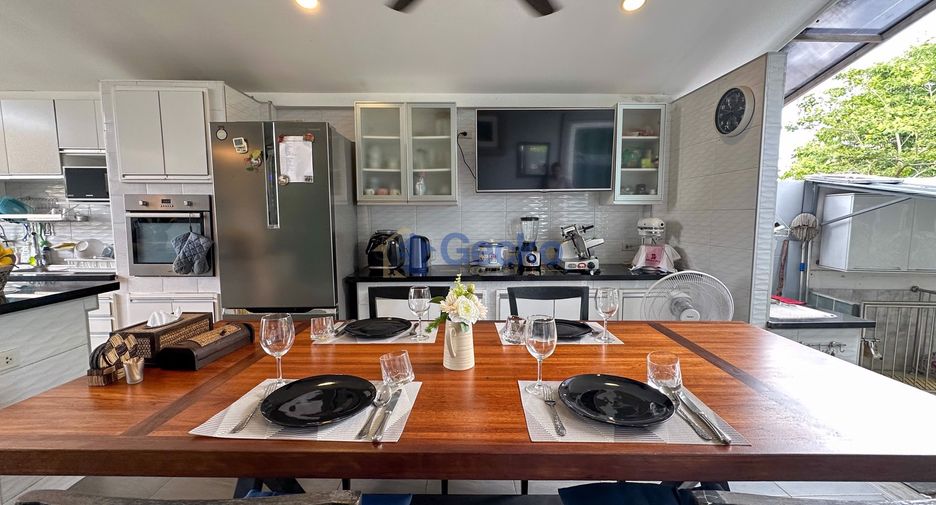 Casa en alquiler y en venta de 3 habitaciones en Bang Lamung, Chonburi