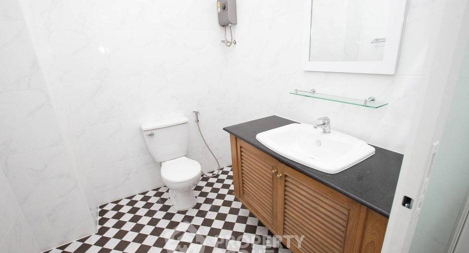 Apartment zur Miete mit 3 Zimmer in Pathum Wan, Bangkok
