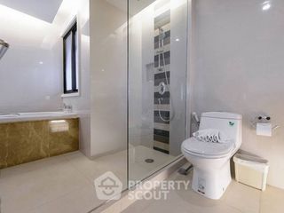 Аренда 2 спальни апартаменты в Патхум Щан, Бангкок