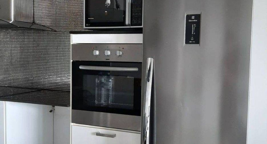 For rent 2 bedrooms condo in Bang Rak, Bangkok