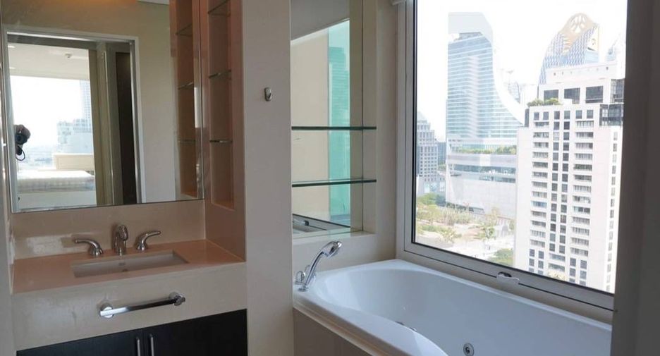 Condo en alquiler de 2 habitaciones en Pathum Wan, Bangkok