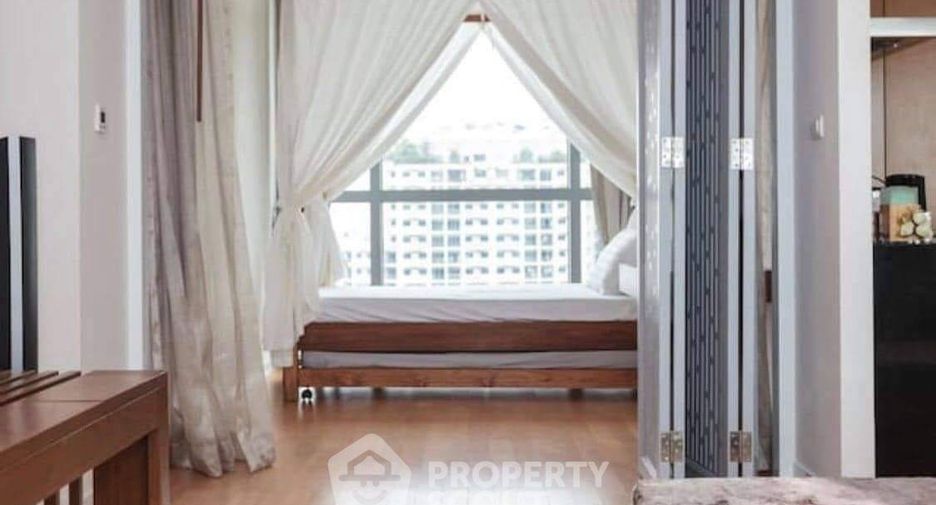 For rent 3 bedrooms condo in Yan Nawa, Bangkok