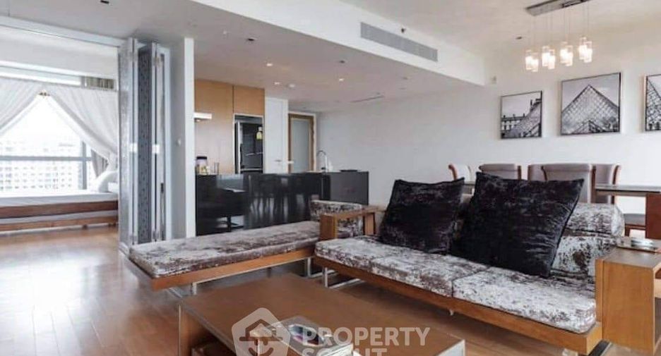 For rent 3 bedrooms condo in Yan Nawa, Bangkok