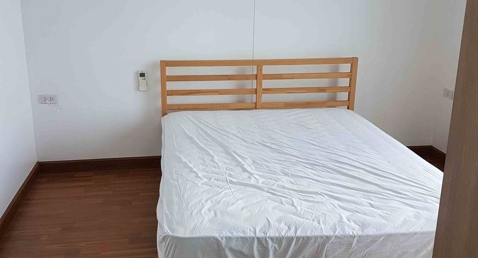 For rent 3 bedrooms condo in Yan Nawa, Bangkok