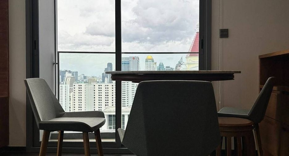 For rent 2 bedrooms condo in Pathum Wan, Bangkok
