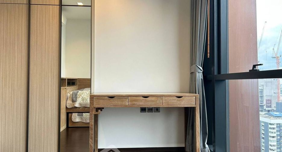 For rent 2 bedrooms condo in Pathum Wan, Bangkok