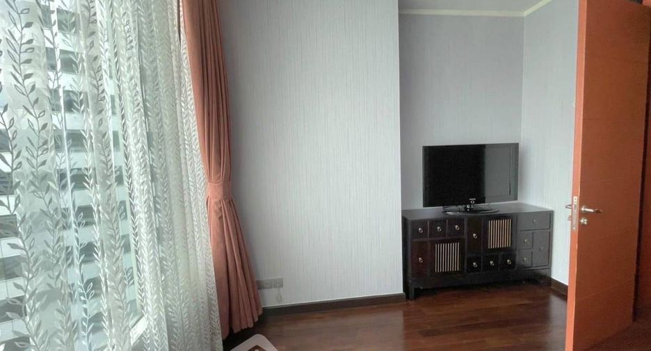 Condo en alquiler de 3 habitaciones en Sathon, Bangkok