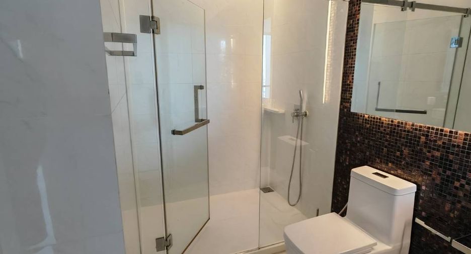 Condo en alquiler de 2 habitaciones en Khlong Toei, Bangkok