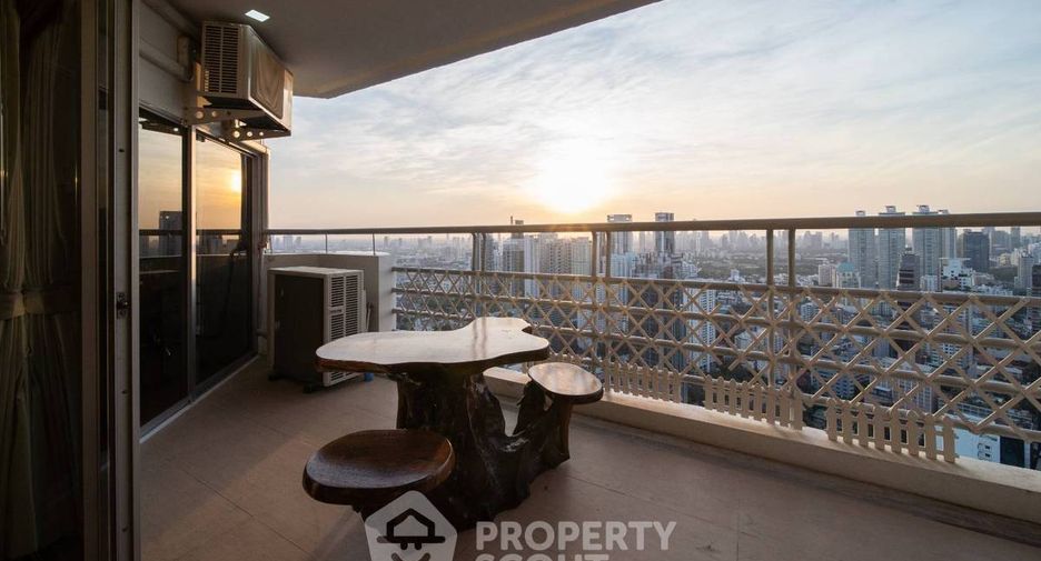 Condo en alquiler de 3 habitaciones en Khlong Toei, Bangkok